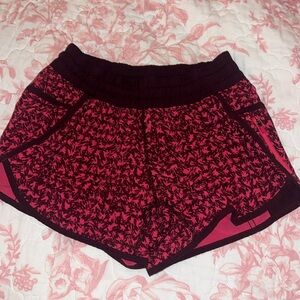 Lululemon 2.5 shorts low rise (rare print)